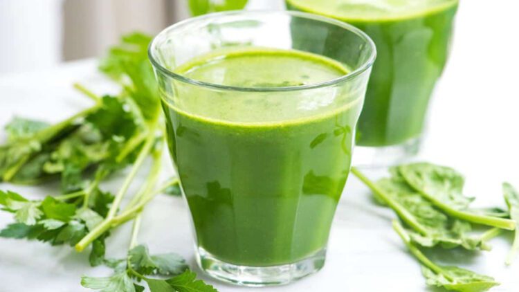 How Drinking Green Juice Can Help Your Skin Heal Quicker