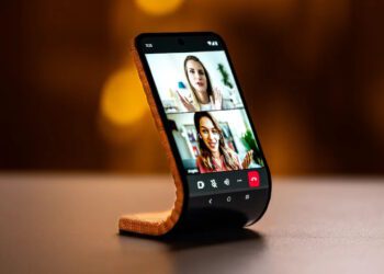 Motorola Unveils A Bendable Phone!