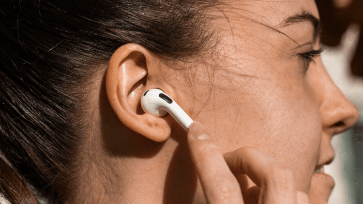 5 Mistakes You Might Be Making With Your Earbuds